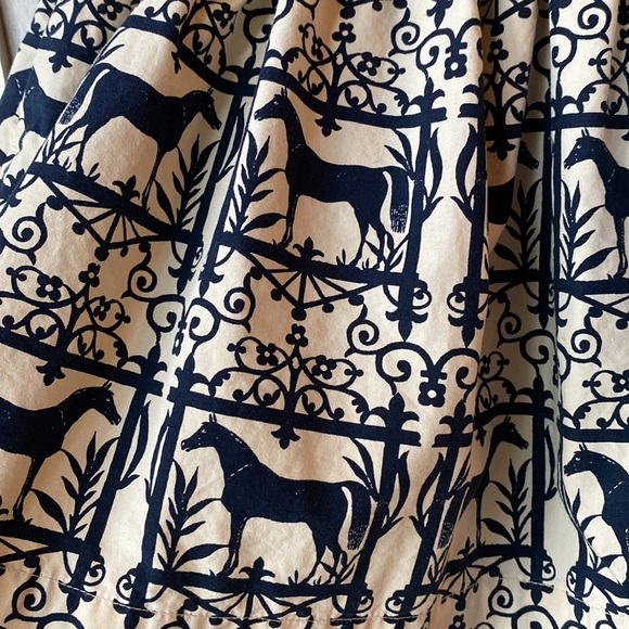 Super cute skirt with navy horse print on cream girl’s size 6/7 - Picture 3 of 8